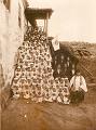 1931-Abadia Paroquial- Dia de Comunhão crianças da Freguesia + Padre João e as Catequistas Maria Cândida, Marquinhas Simão, Germana (do Gorgoço),Maria Augusta Costa e Maria Ferreirinha.